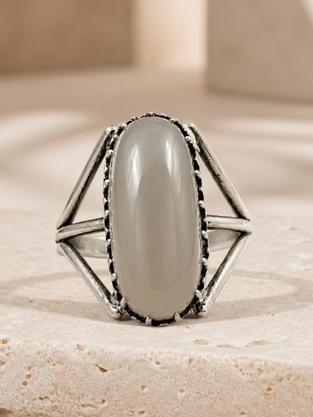 Size 7 Vintage Quartz 925 Sterling Silver Ring with jagged edges setting